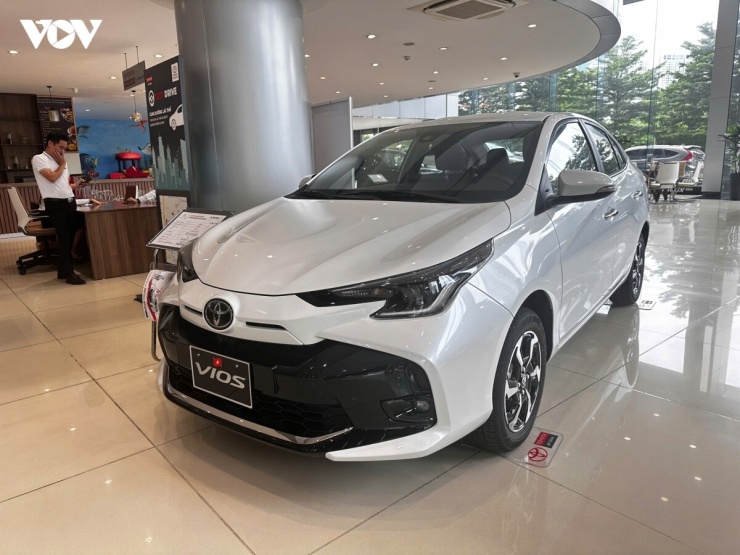 Trong tháng 8/2026, khách hàng chọn mua Vios sẽ nhận mức hỗ trợ 100% lệ phí trước bạ, tương đương mức giảm 46 – 54.5 triệu đồng. 