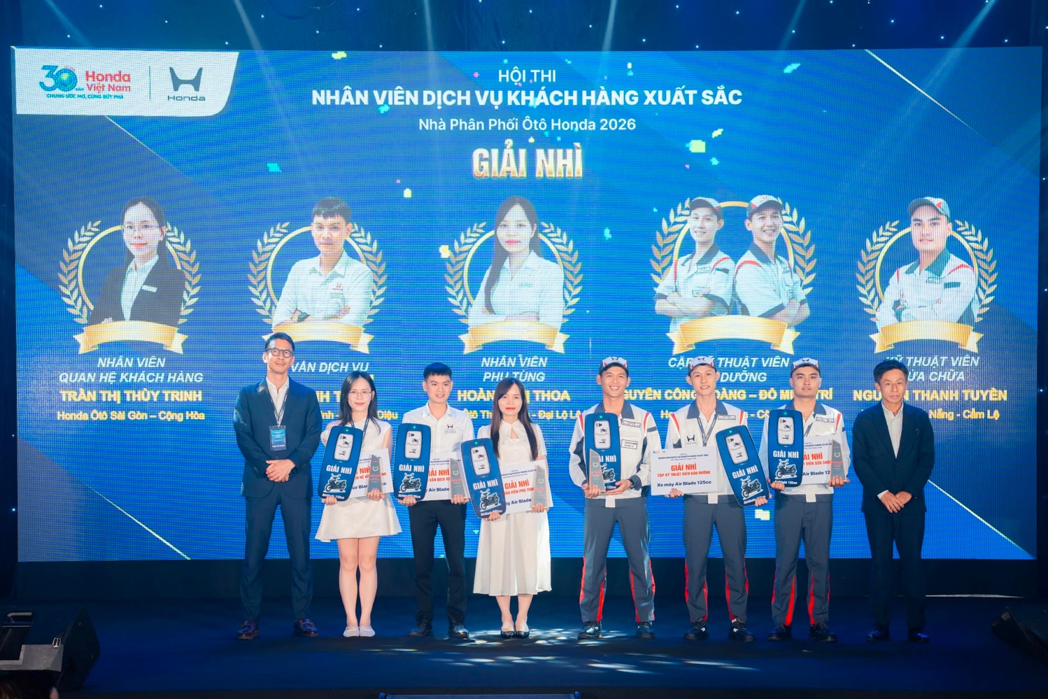 Các gương mặt thắng Giải nhì trong Hội thi Nhân viên Dịch vụ khách hàng xuất sắc 2026. Ảnh: HVN