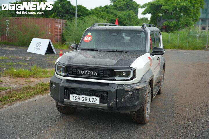 1787452886-073d33b5ff-nyc05815-40-width720height480 Chi tiết Toyota Land Cruiser FJ giá gần 1,2 tỷ đồng tại Việt Nam - 8