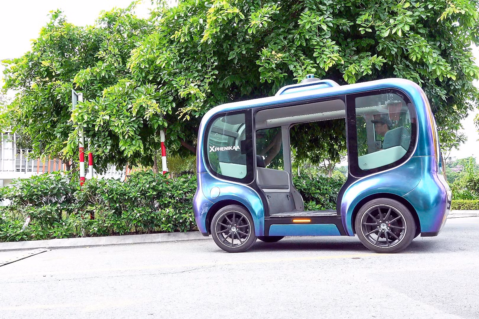 Một mẫu xe buýt mini tự hành được thử nghiệm ở Hà Nội.