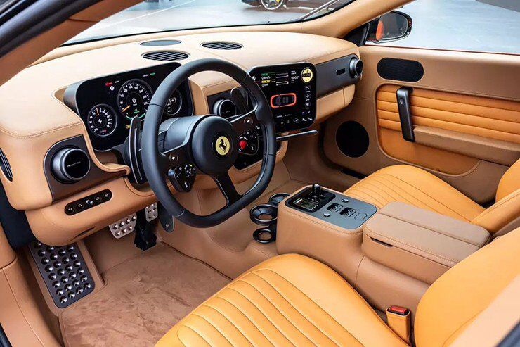 Bị chê không xứng mang logo Ferrari, xe điện Luce vẫn "cháy hàng" - 6