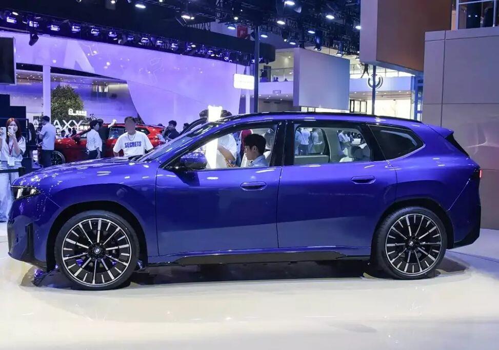 3-5-1787983935-663-width973height683 BMW trình làng mẫu xe điện iX3 phiên bản kéo dài L - 3
