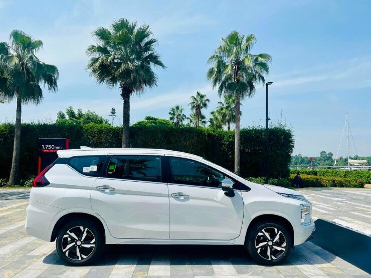 Mâm xe có kích thước 17 inch được nâng cấp, thiết kế không viền.