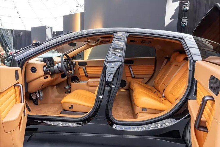 Bị chê không xứng mang logo Ferrari, xe điện Luce vẫn "cháy hàng" - 7
