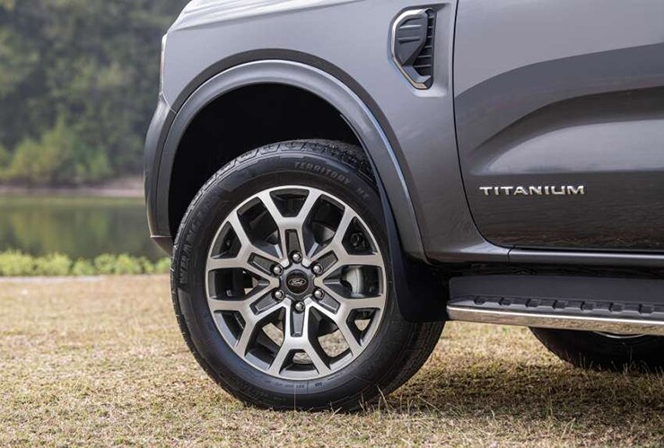 6-1787657278-382-width740height499 Giá xe Ford Everest cập nhật tháng 8/2026 - 5