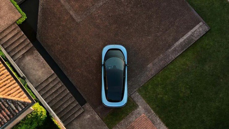 Bị chê không xứng mang logo Ferrari, xe điện Luce vẫn "cháy hàng" - 5