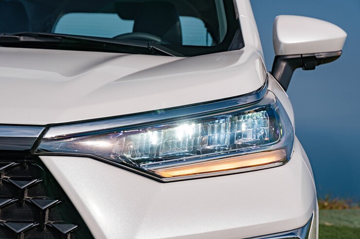 7-1786618302-613-width740height493 Giá xe Toyota Veloz Cross tháng 8/2026, hỗ trợ 100% phí trước bạ - 6