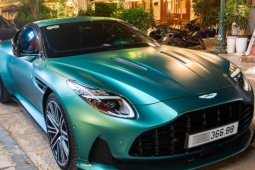 adt1772292737-sieu-xe-aston-martin-db12-o-ha-noi-t__anh_cat_3_2 Siêu xe Aston Martin DB12 ở Hà Nội tiền trang bị bằng chiếc Mercedes-Benz C 300