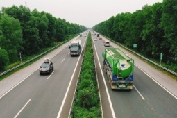 Phạt lỗi không giữ khoảng cách an toàn trên cao tốc, tài xế lúng túng cách đo