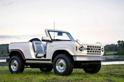 av-1756316553-116-width740height495 Ford Bronco được làm lại theo phong cách hoài cổ