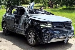av-1785517591-859-width740height495 Mẫu xe Volkswagen Touareg biến dạng sau khi bị tấn công bằng tên lửa