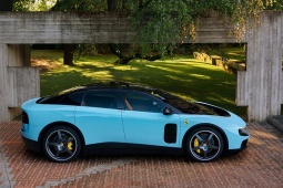 Ferrari Luce vừa ra mắt đã có đại gia Việt chốt đơn