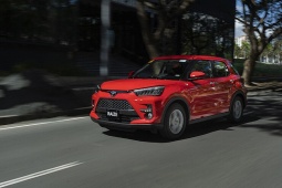 Giá xe Toyota Raize niêm yết và lăn bánh tháng 7/2026