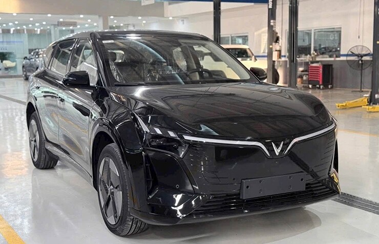 Cận cảnh nội thất 2 tông màu "sang xịn" trên VinFast VF 8 thế hệ mới - 4