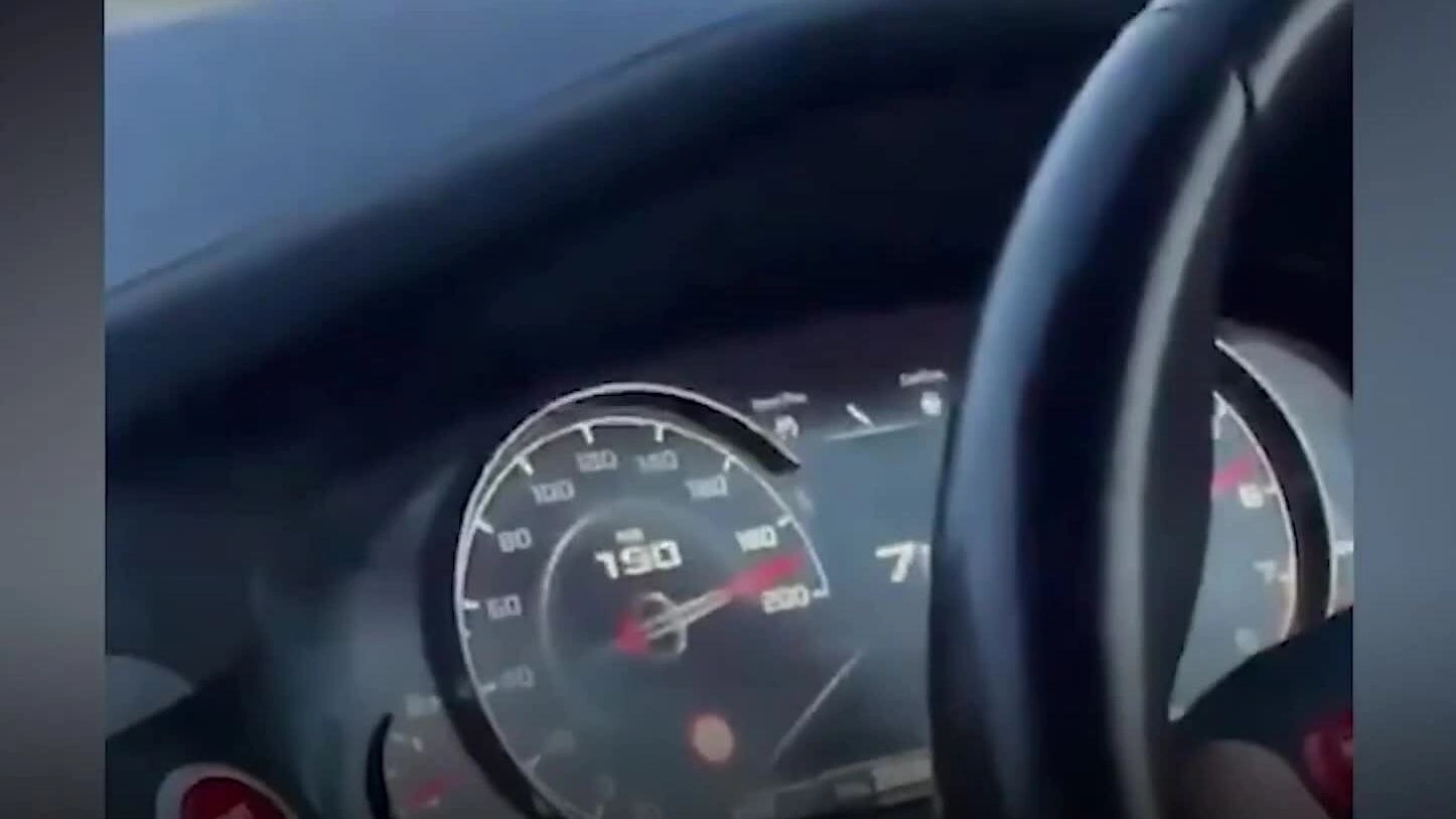 Cầu thủ bóng đá chịu 4 năm tù vì tự quay video lái xe 307 km/h