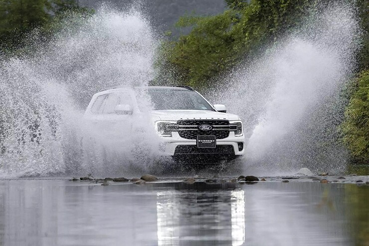 gia-xe-ford-everest-cap-nhat-thang-8-2026-tang-the-thay-va-dau-nhot-31-1787657179-683-width740height493 Giá xe Ford Everest cập nhật tháng 8/2026 - 1