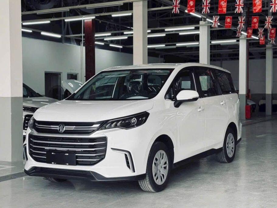mg-2-1785673646-799-width911height683 Mẫu MPV MG G50 đang được áp dụng đồng thời nhiều chương trình ưu đãi.