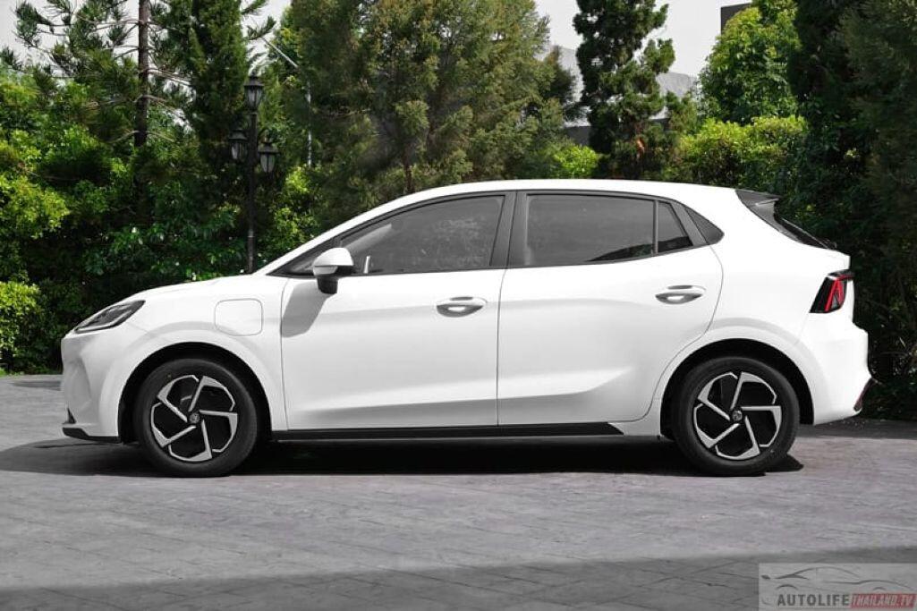 Ngoại hình của MG4 vẫn trung thành với kiểu hatchback nhỏ gọn.