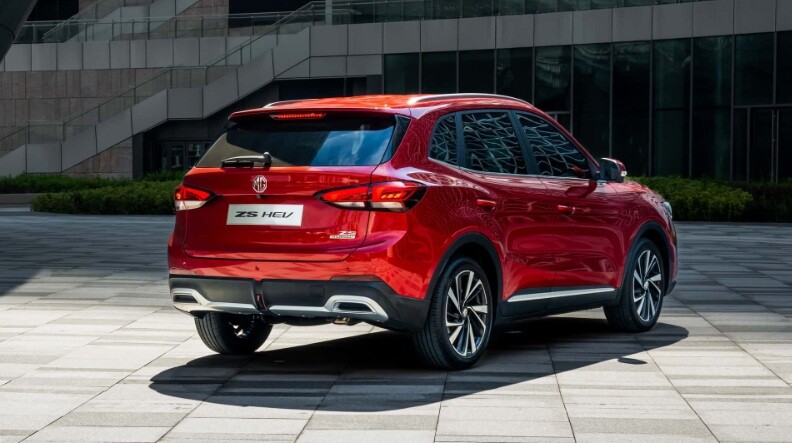 Xe có kích thước tổng thể dài x rộng x cao lần lượt là 4.430 x 1.818 x 1.635 mm.