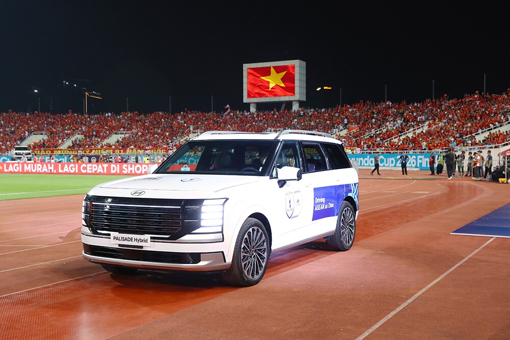 palisade-hybrid-ruoc-cup-vo-dich-ghi-dau-hyundai-turbo-hybrid-tai-asean-hyundai-cup-2026-o-to-1-1787882669-516-width1000height667 Palisade Hybrid được lựa chọn để đưa chiếc Cúp vô địch vào sân trong lễ bế mạc
