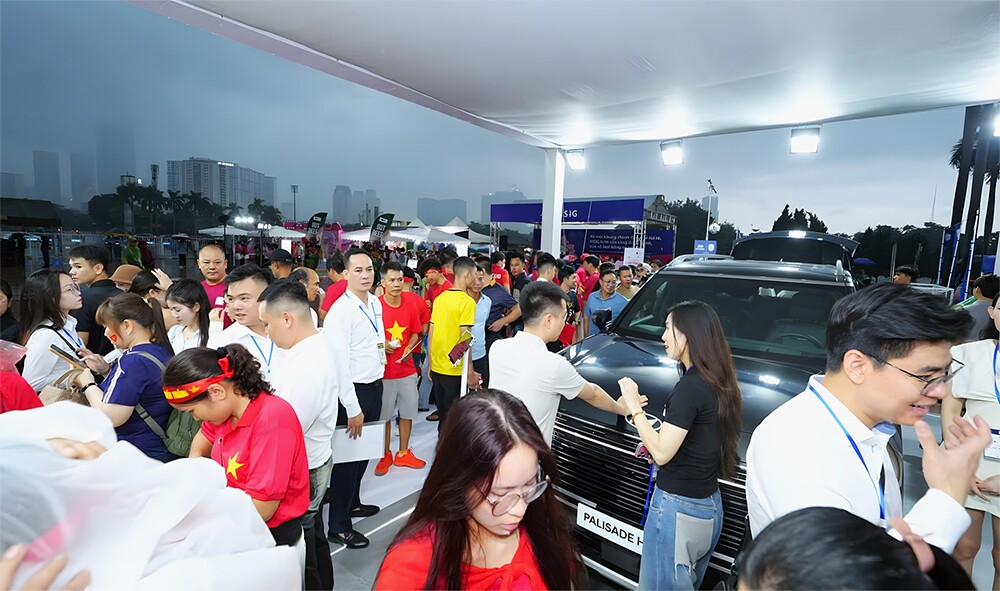 palisade-hybrid-ruoc-cup-vo-dich-ghi-dau-hyundai-turbo-hybrid-tai-asean-hyundai-cup-2026-o-to-1-1787882669-791-width1000height591 Người hâm mộ bóng đá Việt Nam tham gia vào nhiều hoạt động tương tác hấp dẫn tại booth trưng bày của Hyundai Thành Công Việt Nam.