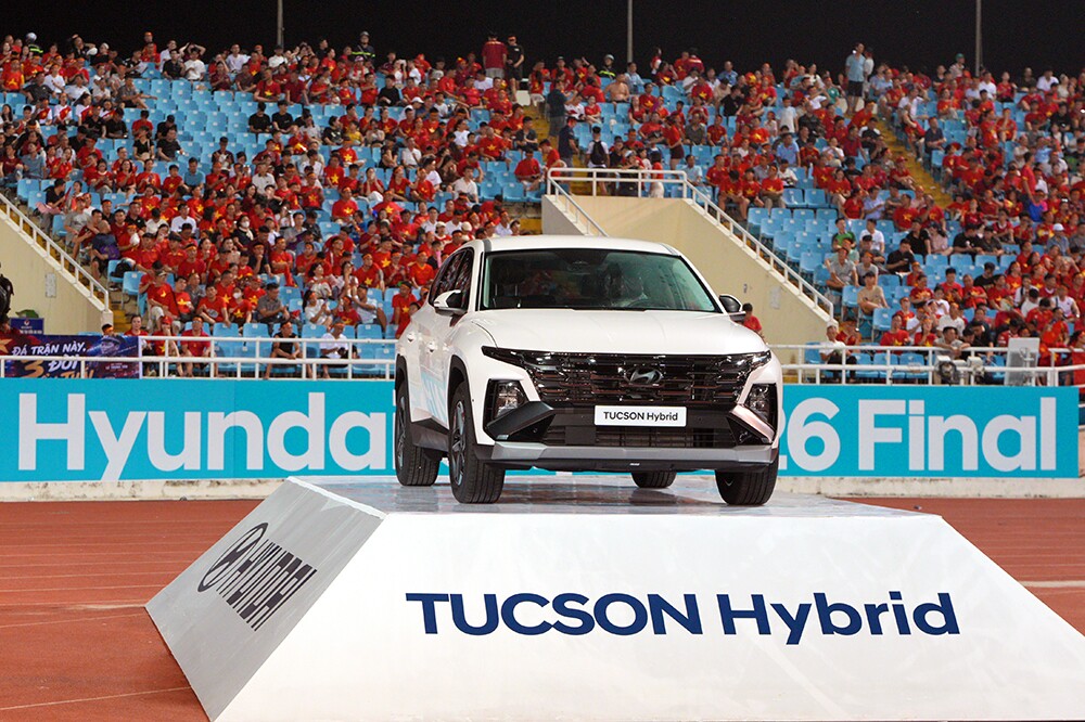 palisade-hybrid-ruoc-cup-vo-dich-ghi-dau-hyundai-turbo-hybrid-tai-asean-hyundai-cup-2026-o-to-4-1787882669-272-width1000height666 Hyundai Palisade Hybrid và Tucson Hybrid trưng bày trong sân vận động Mỹ Đình đêm chung kết