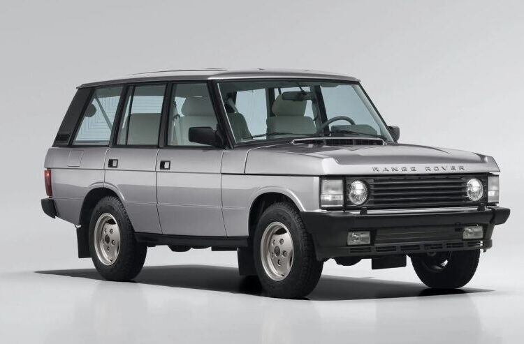 Land Rover Classic vừa hoàn thành dự án phục chế một chiếc Range Rover Classic County Edition đời 1993.