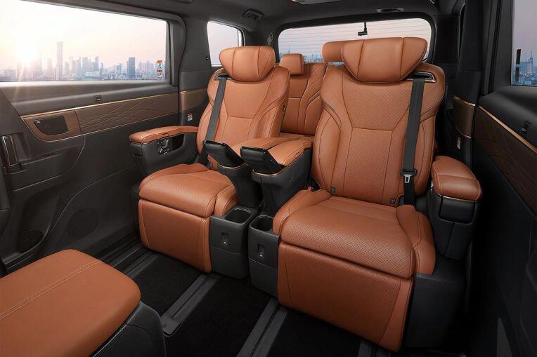 t-1-1786296742-53-width764height509 Toyota Alphard HEV có mặt tại thị trường Đông Nam Á, sớm về Việt Nam - 3