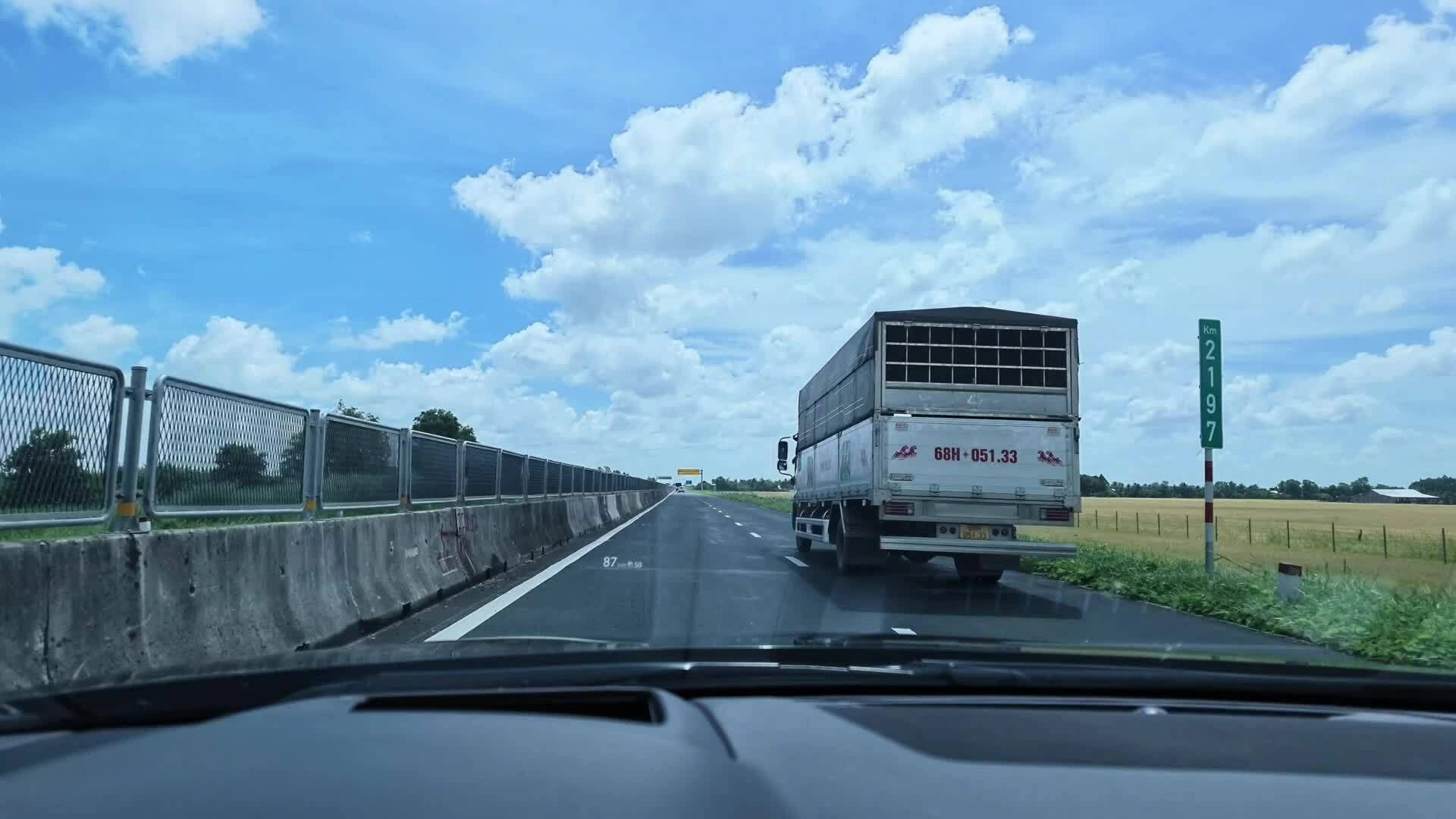 Thói quen vượt xe giúp giảm ùn tắc trên cao tốc