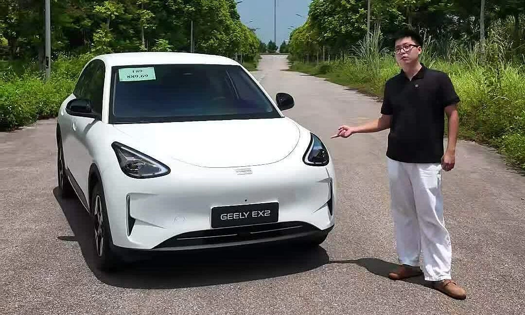 Trong 5 phút biết hết về Geely EX2