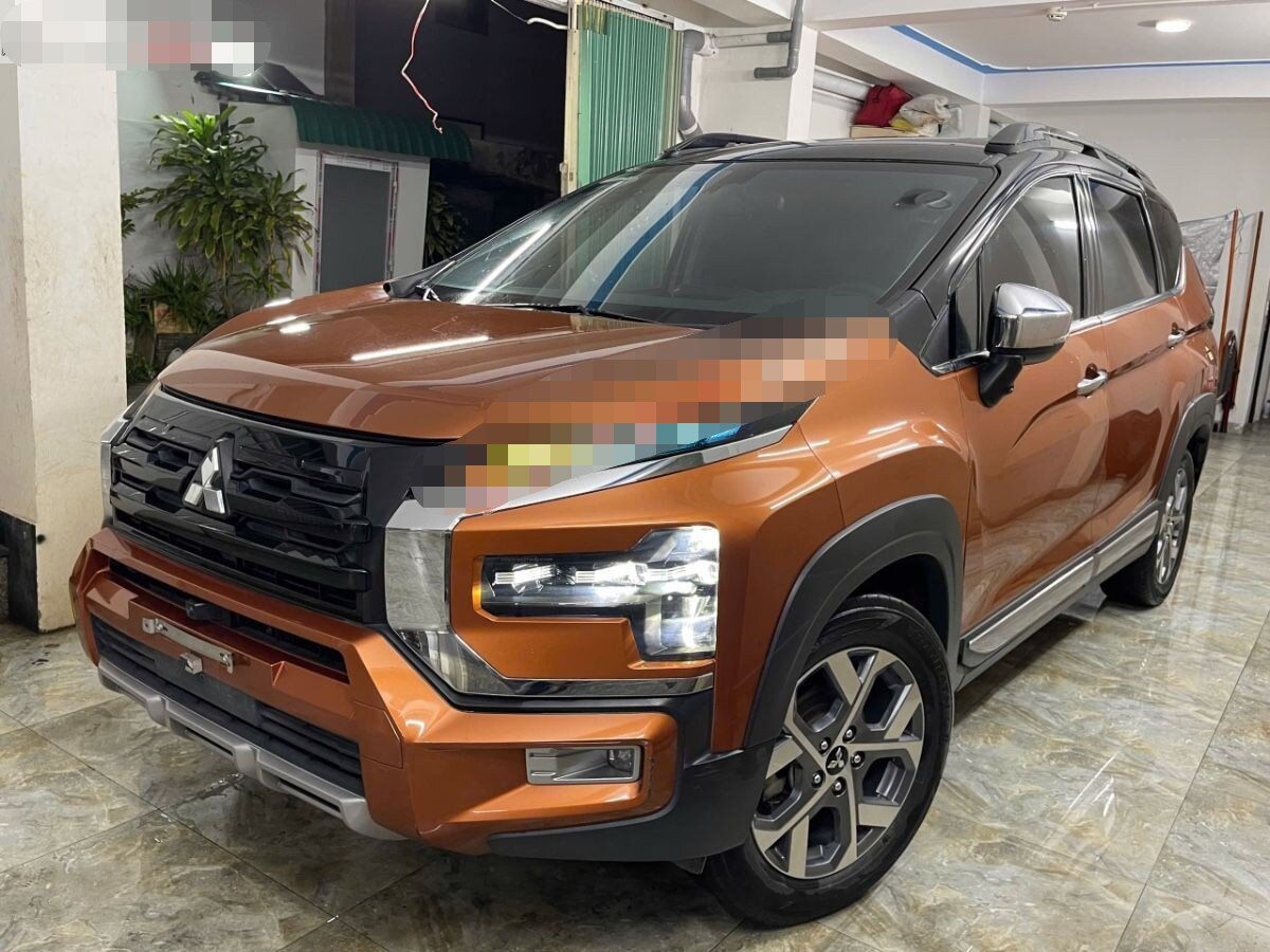 Ảnh thực tế một chiếc Xpander Cross 2023.