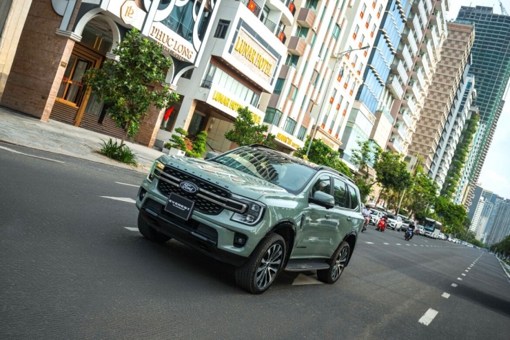 1788313210-b29209aae7-ford_everest_5-width740height494 Cuộc chiến SUV tầm giá 1,7 tỷ đồng tại Việt Nam: Ford Everest hay Hyundai Palisade - 4