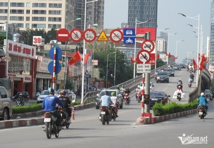 Biển báo giao thông hình tròn là loại phổ biến nhất và cũng có hiệu lực bắt buộc cao nhất. Ảnh: Hoàng Hiệp