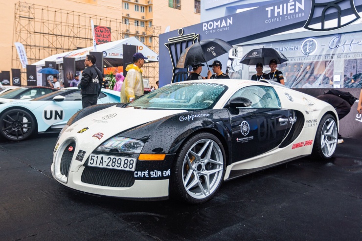 1789103648-f5d3eac264-bugatti-veyron-4jpg-2659-width740height494 Bugatti Veyron 16.4 đời 2007 mang biển 51A-289.88 của ông Đặng Lê Nguyên Vũ. Ảnh: Tiến Dũng