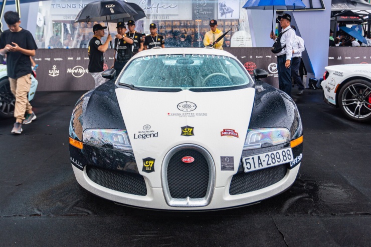 1789105972-7ee684f1e0-bugatti-veyron-6jpg-1360-width740height494 Bugati Veyron 16.4 độc hiếm duy nhất tại Việt Nam của ông Đặng Lê Nguyên Vũ thực tế sản xuất năm 2007 tại Pháp. Ảnh: Nguyễn Tiến Dũng