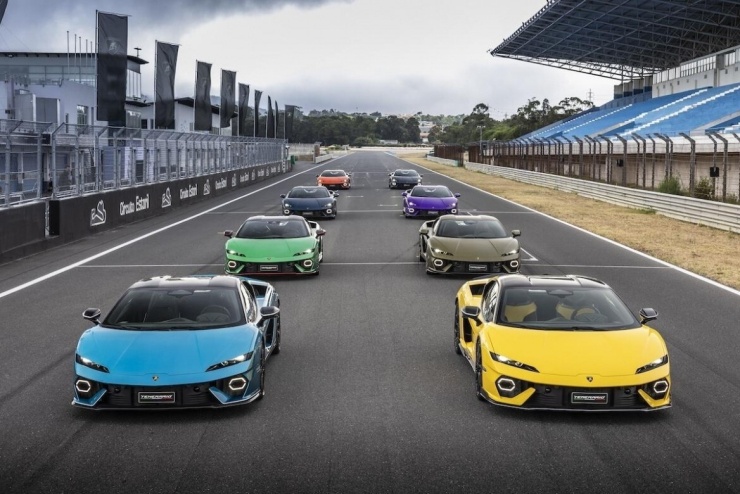 1789355321-d15e70af89-lamborghini_temerario_14-width740height494 Lamborghini Temerario kết hợp động cơ V8 4.0L tăng áp kép và ba mô-tơ điện, cho tổng công suất 920 CV. Siêu xe này tăng tốc 0 - 100 km/h trong 2,7 giây và đạt tốc độ tối đa 343 km/h.