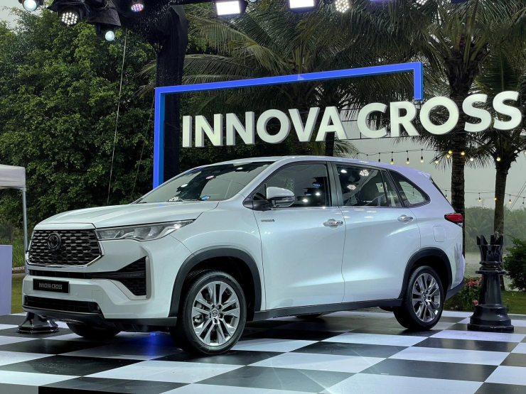 1789702638-e250d9516b-toyota-innova-cross-hrv-3810-width740height555 Toyota Innova Cross cùng Corolla Cross cũng đang được ưu đãi mạnh tay trong tháng 9. Ảnh: TMV