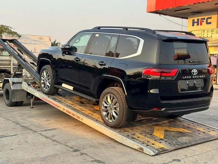 Chưa ra mắt tại Việt Nam, Toyota Land Cruiser Hybrid đã bị đội giá gần 1 tỷ đồng - 3