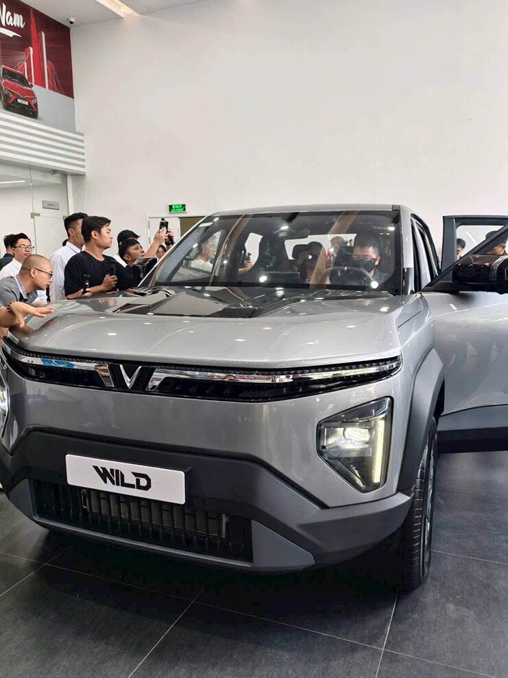 2-1790136994-758-width740height986 Ảnh thực tế bán tải điện VinFast VF Wild tại đại lý - 3