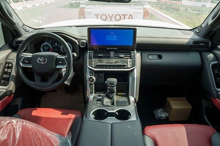Chưa ra mắt tại Việt Nam, Toyota Land Cruiser Hybrid đã bị đội giá gần 1 tỷ đồng - 7