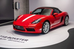 Lần đầu tiên Porsche mang hơn 100 xe trưng bày tại TP.HCM