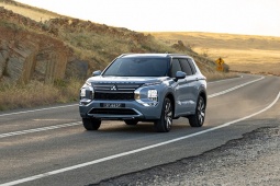 Mitsubishi Outlander PHEV 2026 cập bến đại lý, nâng cấp mạnh tay, giá tăng nhẹ