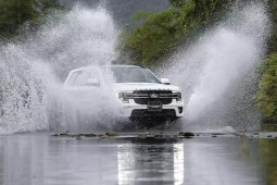 ava23a-1787656930-57-width740height495 Giá xe Ford Everest cập nhật tháng 8/2026
