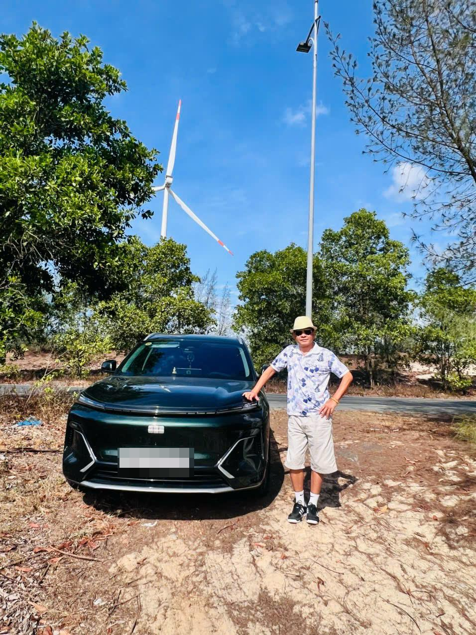 “Là người thích công nghệ và ưa khám phá, chú hài lòng với sự lựa chọn dòng xe PHEV của mình, vừa sử dụng được xe năng lượng mới tràn ngập công nghệ, vừa không phải lo ‘chưa đến chợ đã hết pin’”, chú hào hứng chia sẻ sau chuyến đi.