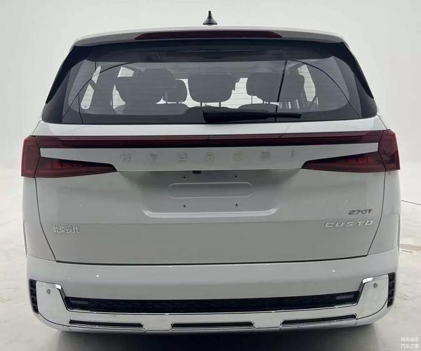 c-3-1789645180-45-width820height683 Xe MPV Hyundai Custin bản nâng cấp lộ diện - 3
