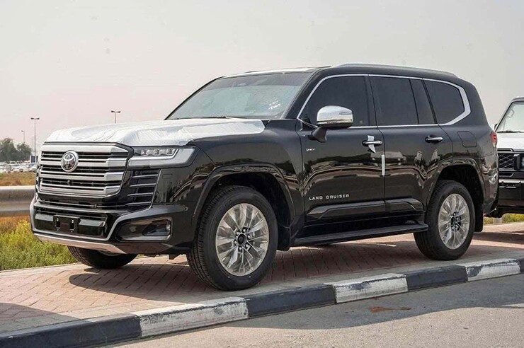 Chưa ra mắt tại Việt Nam, Toyota Land Cruiser Hybrid đã bị đội giá gần 1 tỷ đồng - 1