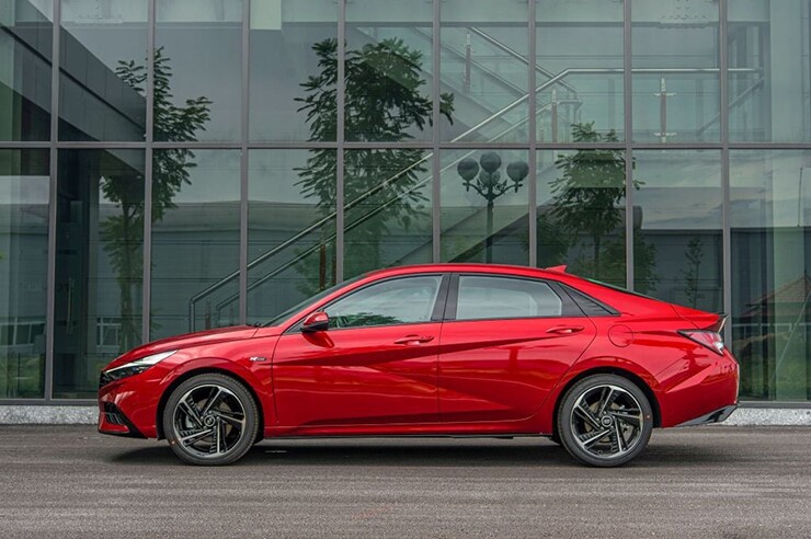Giá xe Hyundai Elantra cập nhật tháng 9/2026 - 2