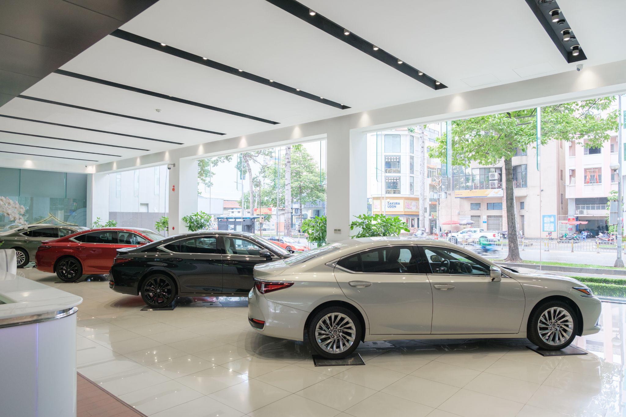 Không gian showroom trưng bày xe tại Lexus Trung Tâm Sài Gòn
