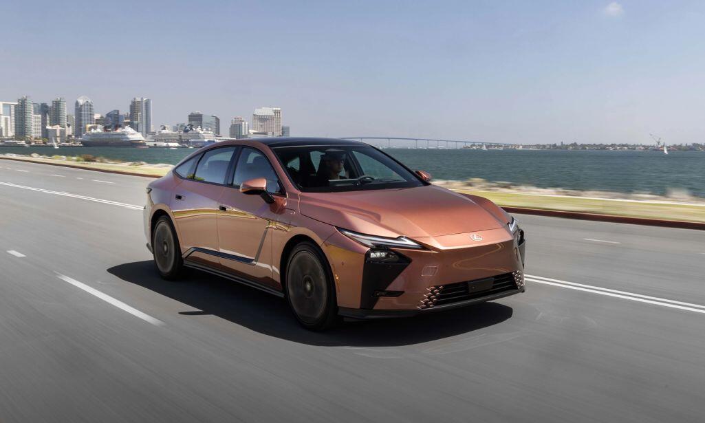 l-3-1790214776-902-width1025height615 Lexus ES thế hệ mới chốt lịch ra mắt tại Việt Nam - 1
