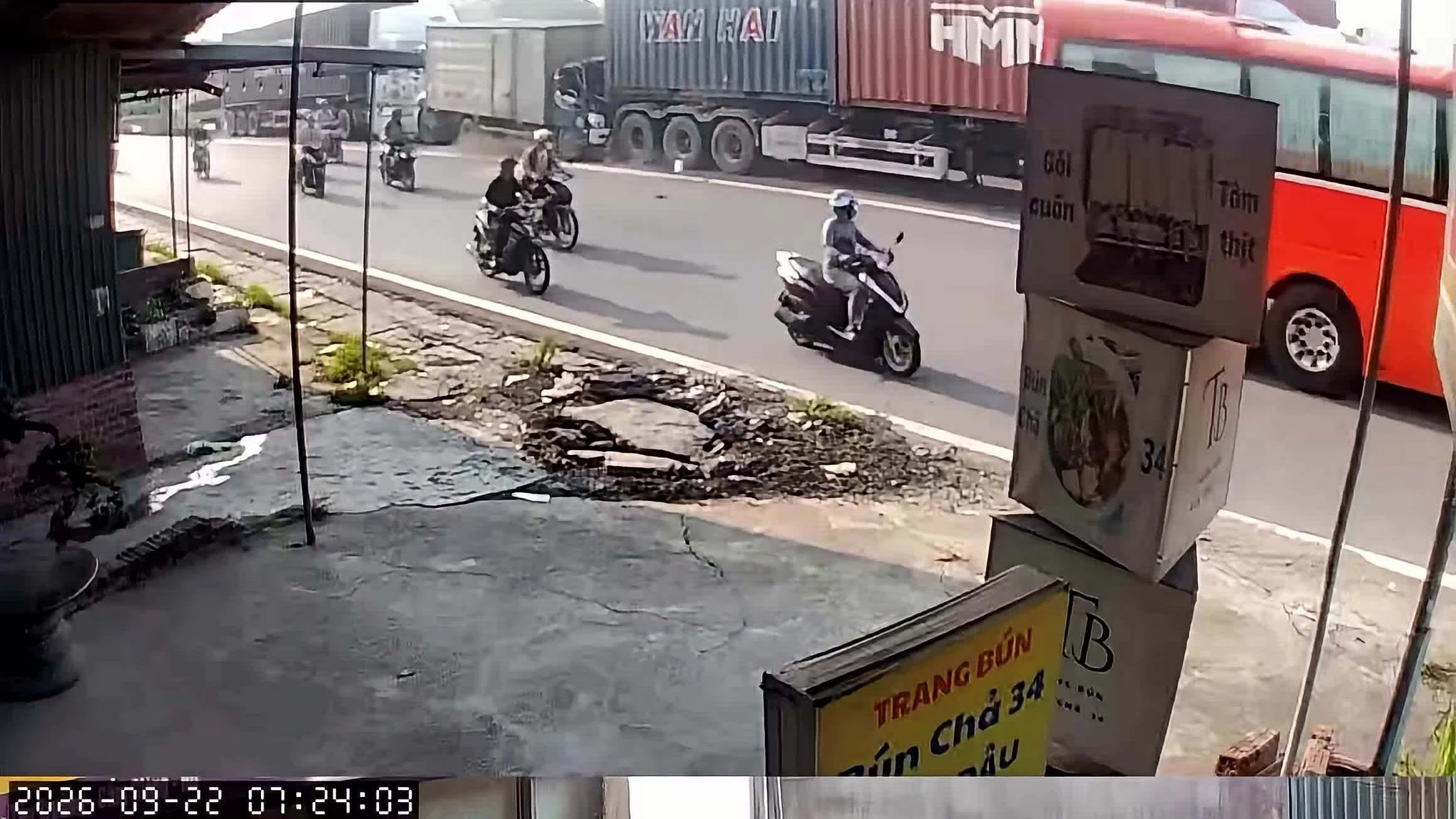 Loạt xe tông liên hoàn tại quốc lộ